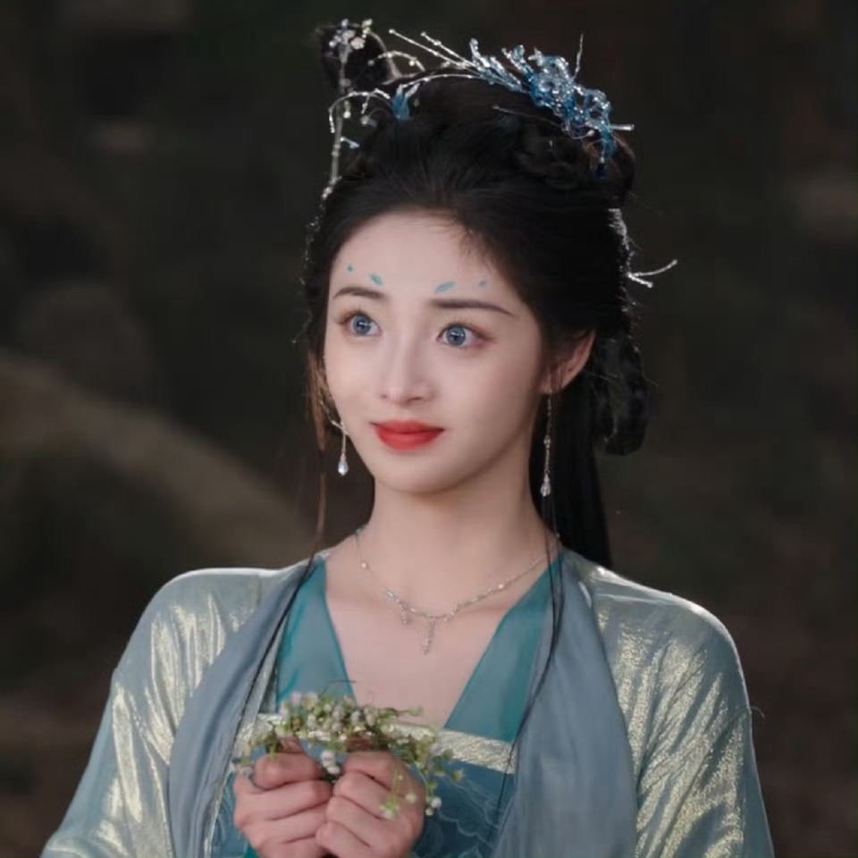 周洁琼好权威的美貌把懵懂和魅惑感拿捏的很好 ​​​