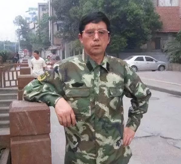 2008年，山东男子史业宽带着家里的六十万现金离家出走，妻子气得大骂：“没良心的