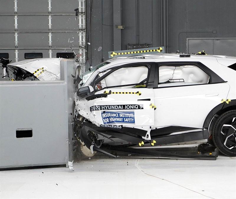 #iihs##A柱变形#群众喜闻乐见的A柱折弯它又来了~2024 Hyundai