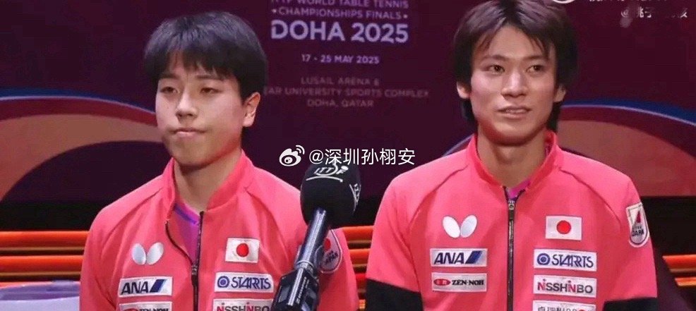 在经历64年的等待后，日本男乒再一次拿到世乒赛男双冠军。篠塚大登/户上隼辅赛后接