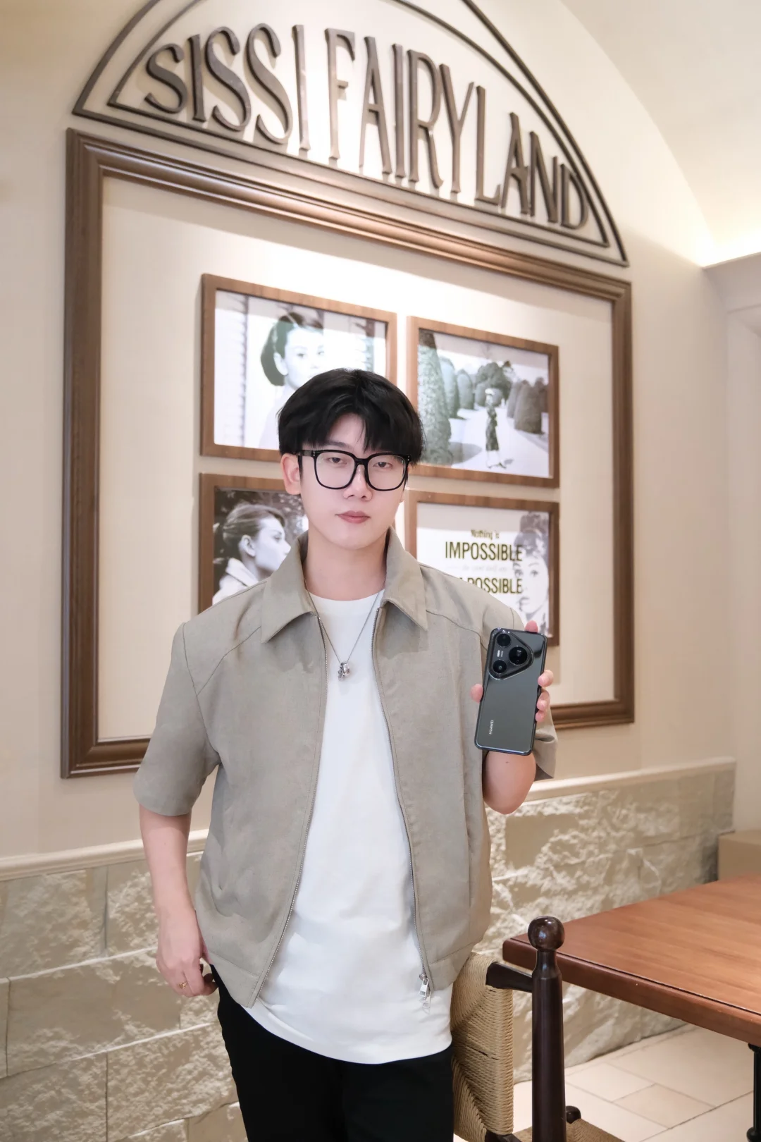 和HUAWEI Pura 80一起喝咖啡吧