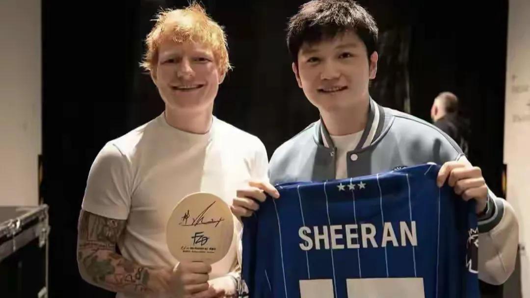 引爆话题，国乒名将樊振东与知名歌手黄老板（Ed Sheeran）的一场跨界乒乓球