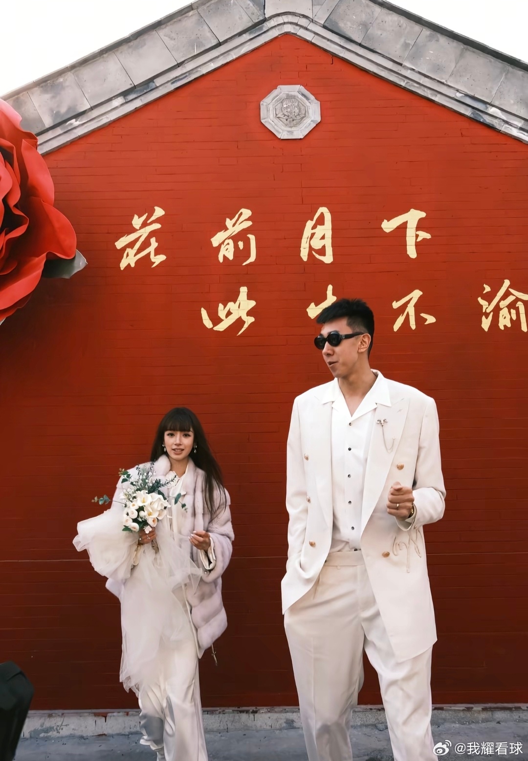 哇王少杰幸福了啊，俊男靓女的一对，很般配哦 