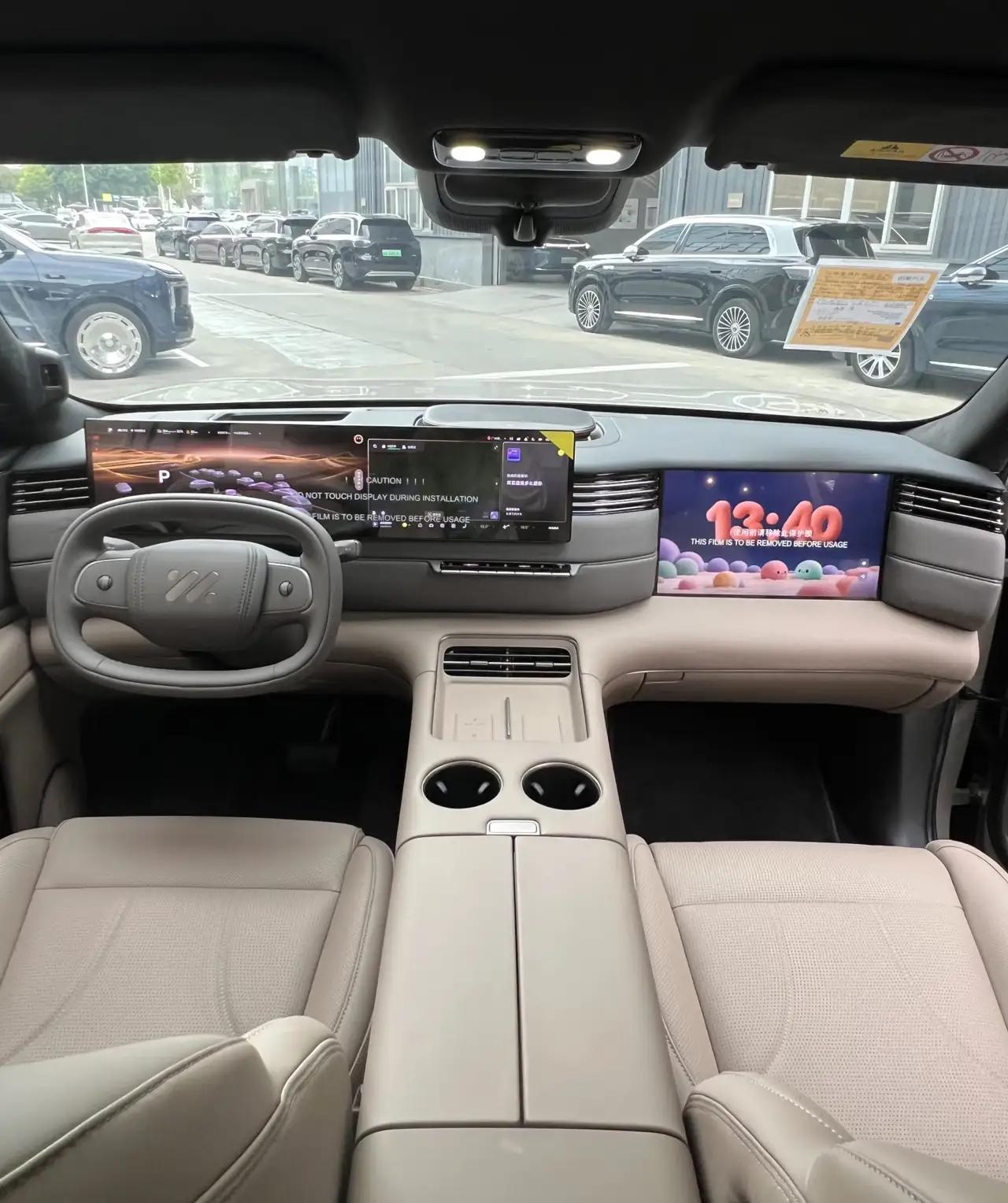 2026北京国际车展上，智己LS8闪亮登场。这可是25万级科技旗舰SUV，起步即