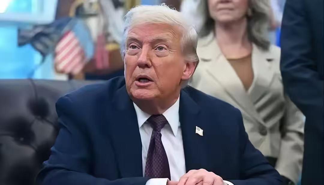 中国放出可能扣留售台武器的信号后，美国这边回应来了，还是“双簧”。

国务院跳出