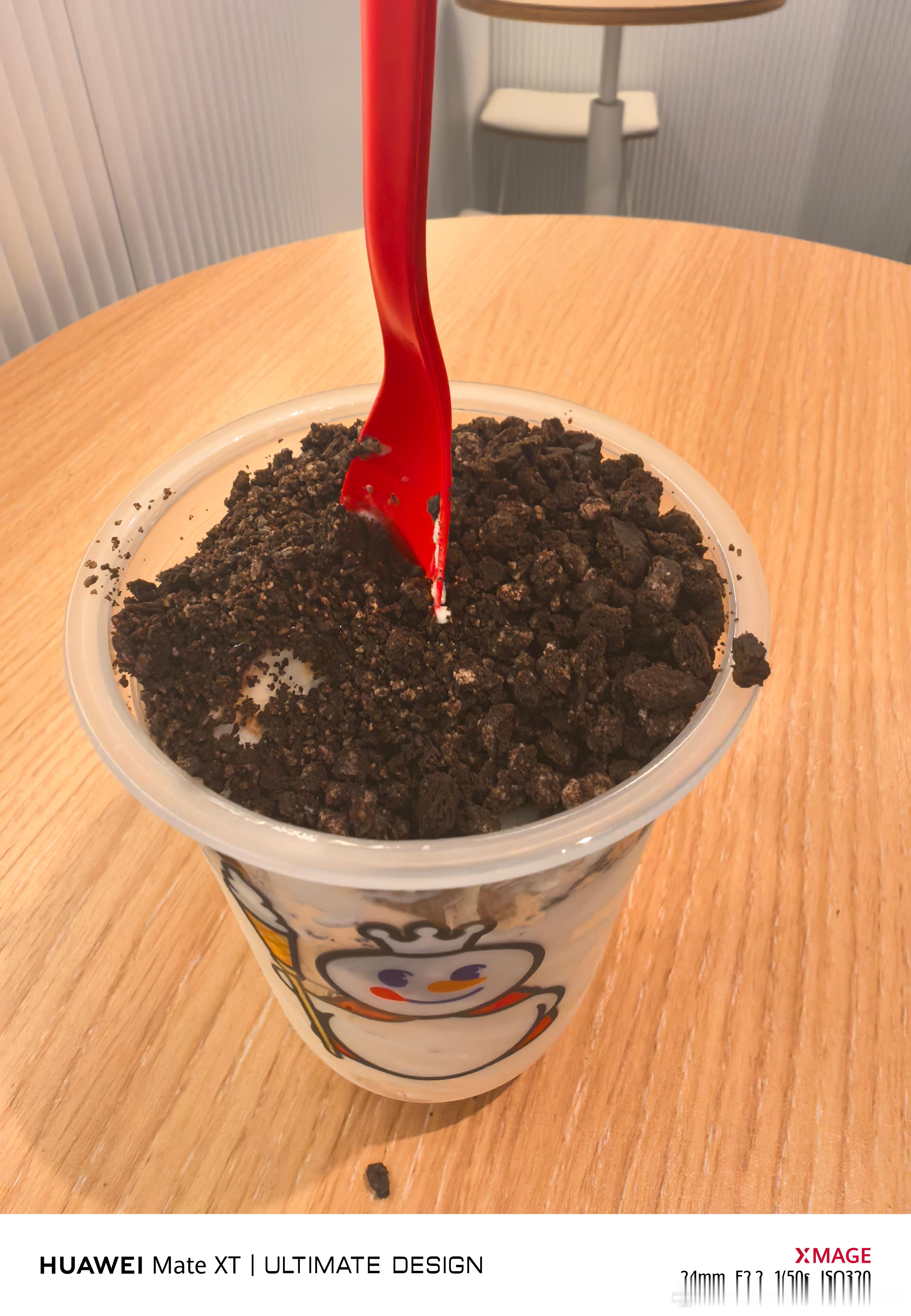雪王“预制”圣代[doge]店员和我说快打烊了，雪糕机提前清洗了，这个是半小时前