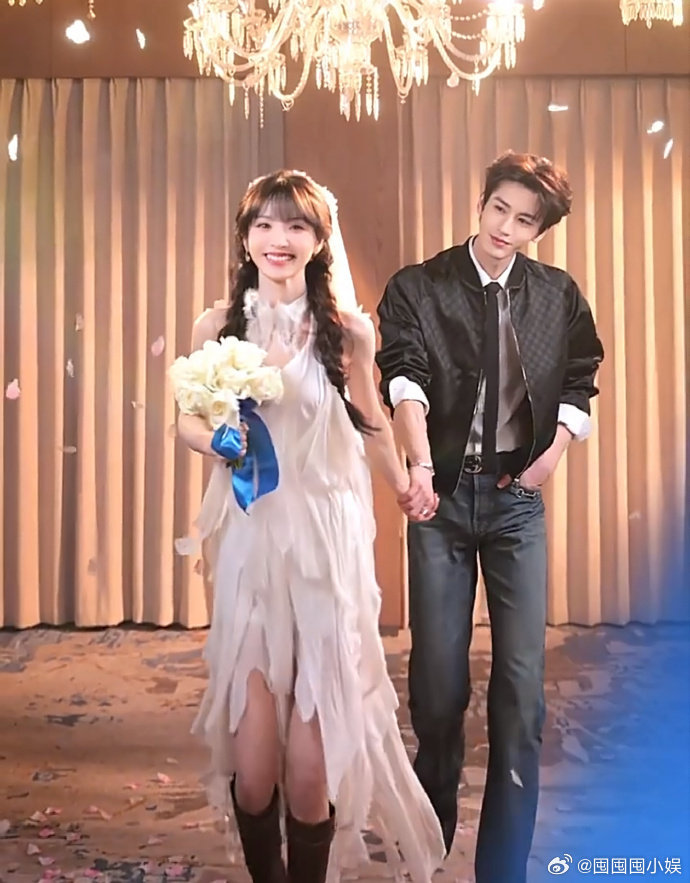 张凌赫看田曦薇的眼神 张凌赫看田曦薇的眼神，没有人能走出... 张凌赫田曦薇发带