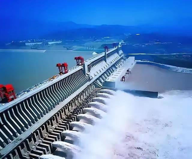 假如中日战争爆发，三峡大坝会是首要目标吗？

如果有一天中日之间真的爆发军事冲突