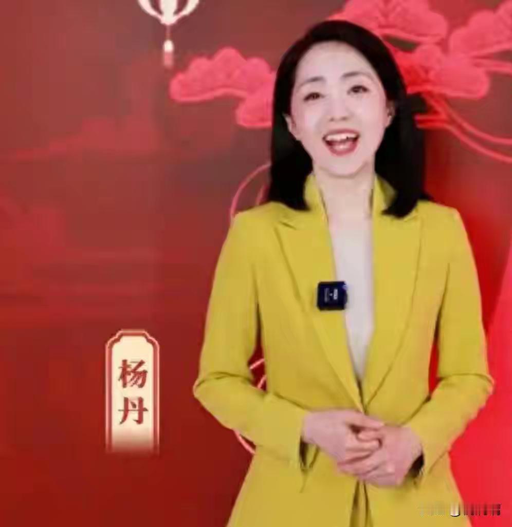 她从成为气象主播，就创下了零失误的记录，在央视的这30年，看到了她的成长和改变。