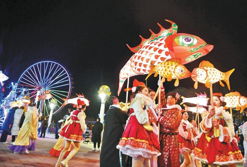 一句话总结春节消费：大家花钱都花的更理性、聪明了！

今天马年春节期间的消费数据