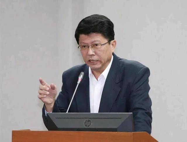 台湾第二轮罢免8.23投票，蓝营民代谢龙介8日晚为颜宽恒反罢免晚会站台时说，“罢