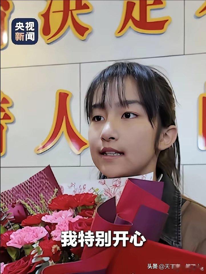 “冰窟救人”的十三岁女孩李佳婷，见义勇为美德好少年，请为她点赞，向她学习！ 