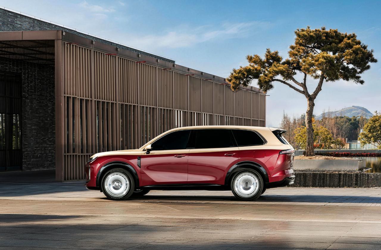 华境S炽焰鎏金色实拍图来了，红色+金色双拼，再配上个大饼毂，豪华的小调调起来了。