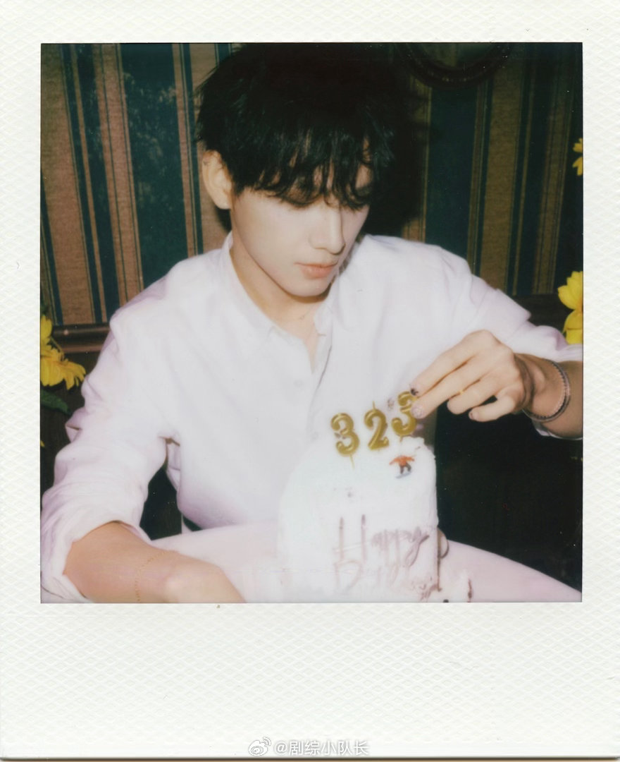 姚琛新专辑ROLLTHEDICE姚琛新专辑摇骰子 演员的路在走，歌手的路也在走。