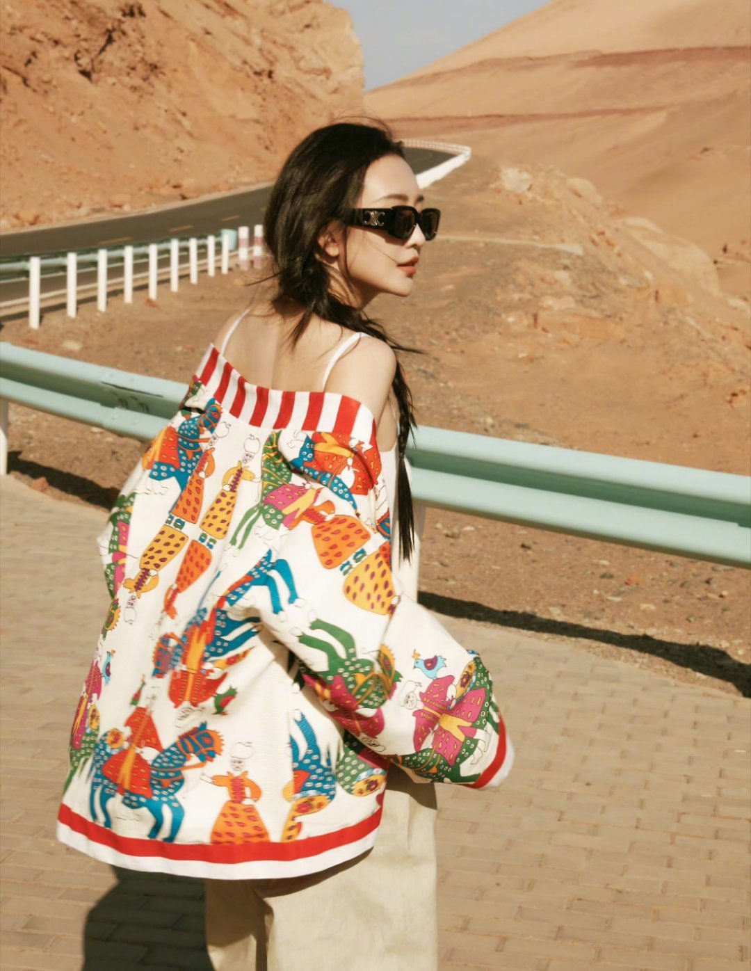 又感受到九月新疆的温暖啦～王鸥好明媚的大美女！ 