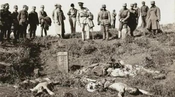 1942年初，蒋介石派人视察长沙会战的阵地，看见满山满谷都是日军尸体后，一个参谋