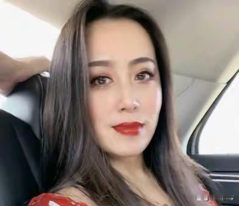 女网红嫁外国人，天天网络秀恩爱，离婚后吐槽外国人体味大！
感情这东西是个人的事，