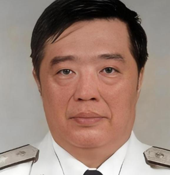 1998年，香港贺龙之子贺鹏飞，看四下没人，闪身冲进一间商人办公室，凑到那人耳边