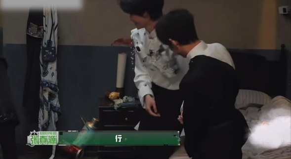 张真源的手就没离开过何老师张真源吓的一直拉着何老师的手如何评价张真源在《密逃》中