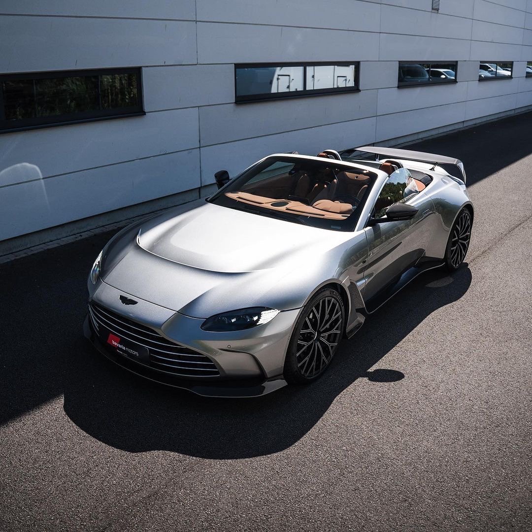 阿斯顿·马丁 V12 Vantage ​​​