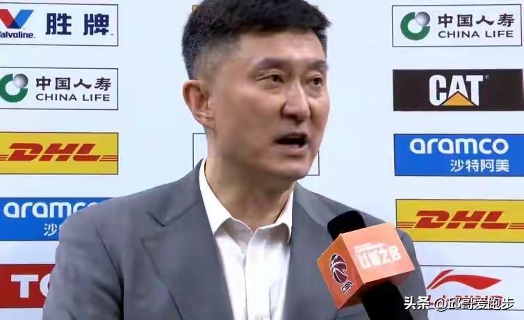 广东一度领先8分！本来就手拿把掐的比赛，又打出了悬念！胡明轩一次失误导致广西老六