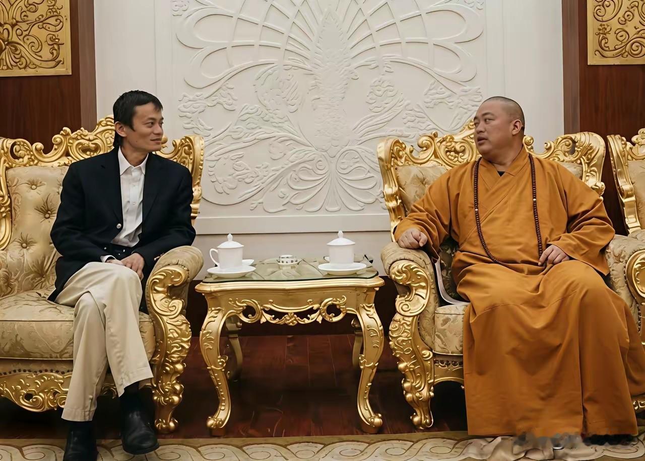 一个正在领悟了世界，一个已经看透了世间。