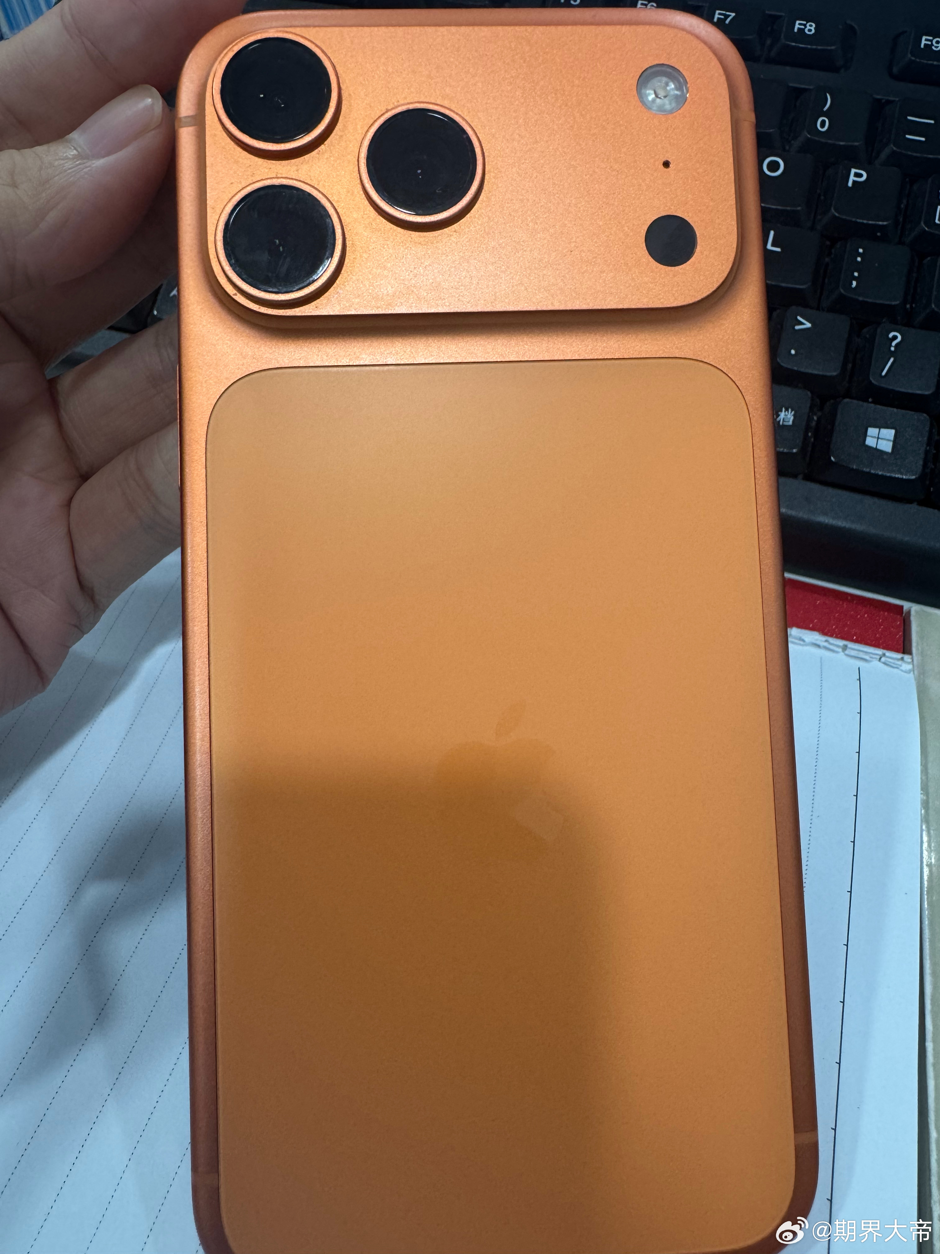 iPhone17只用一个月橙色变粉色我没带壳用四个月了，也没褪色