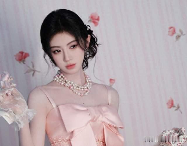 鞠婧祎粉色公主
