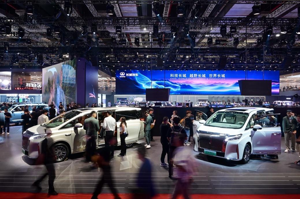 2025上海车展上，魏牌主打“用户需求优先”，推出两款重磅车型和多项实用功能。全