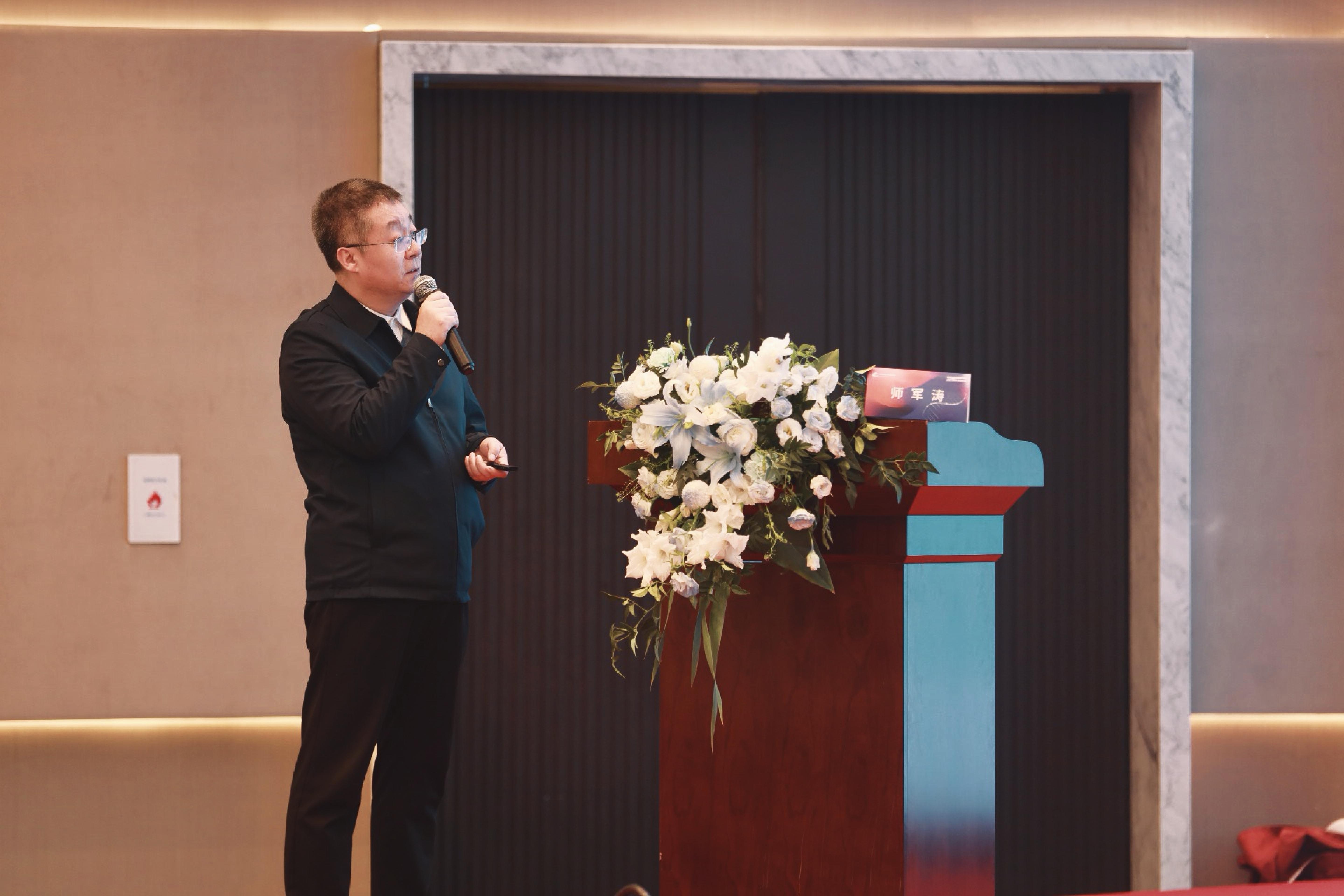 学习。学习、交流、再学习，做一个有悟性、有情怀的医生。