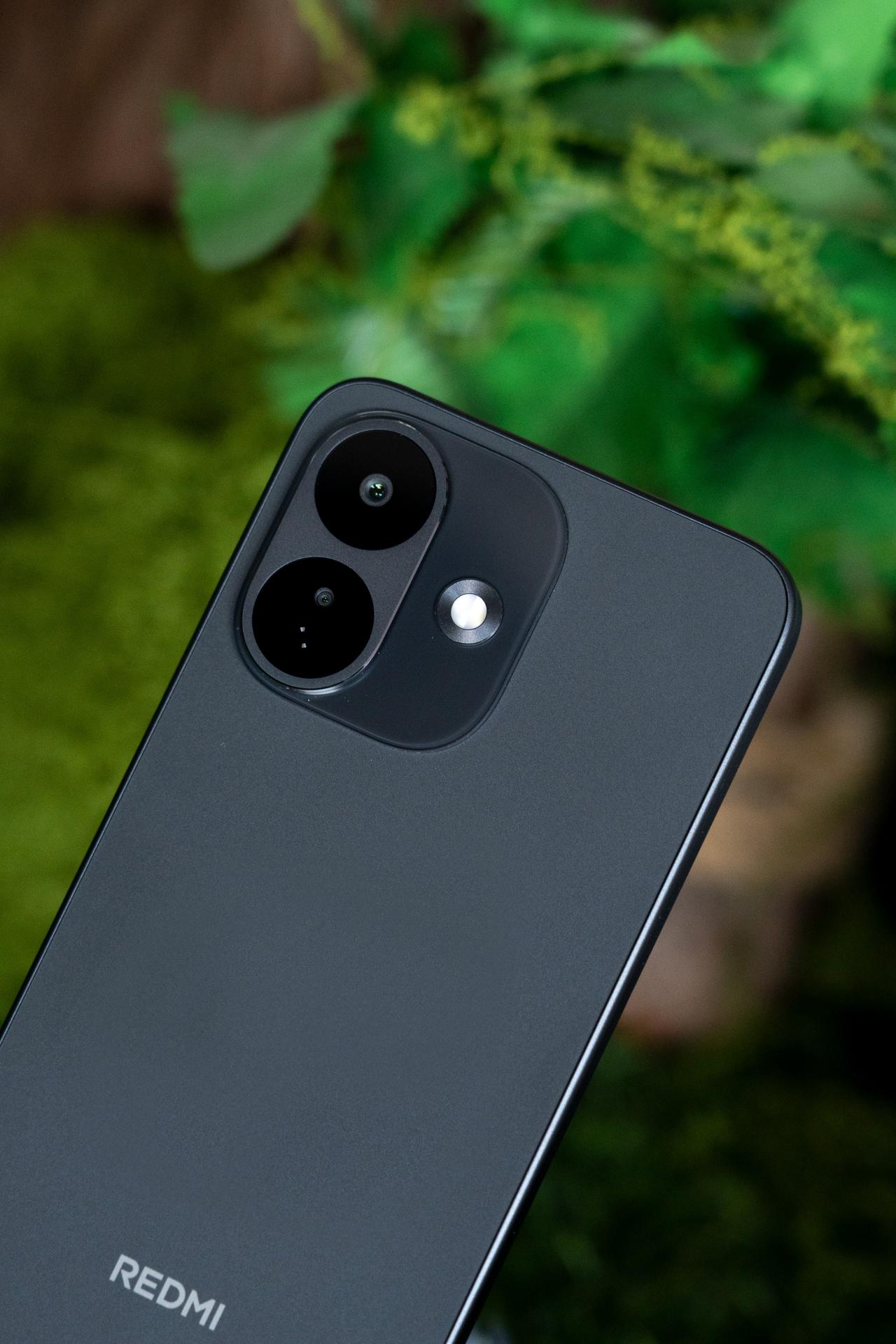 REDMI Note 17 Pro「黑色」
带来挂角Deco设计，在简约大气的同