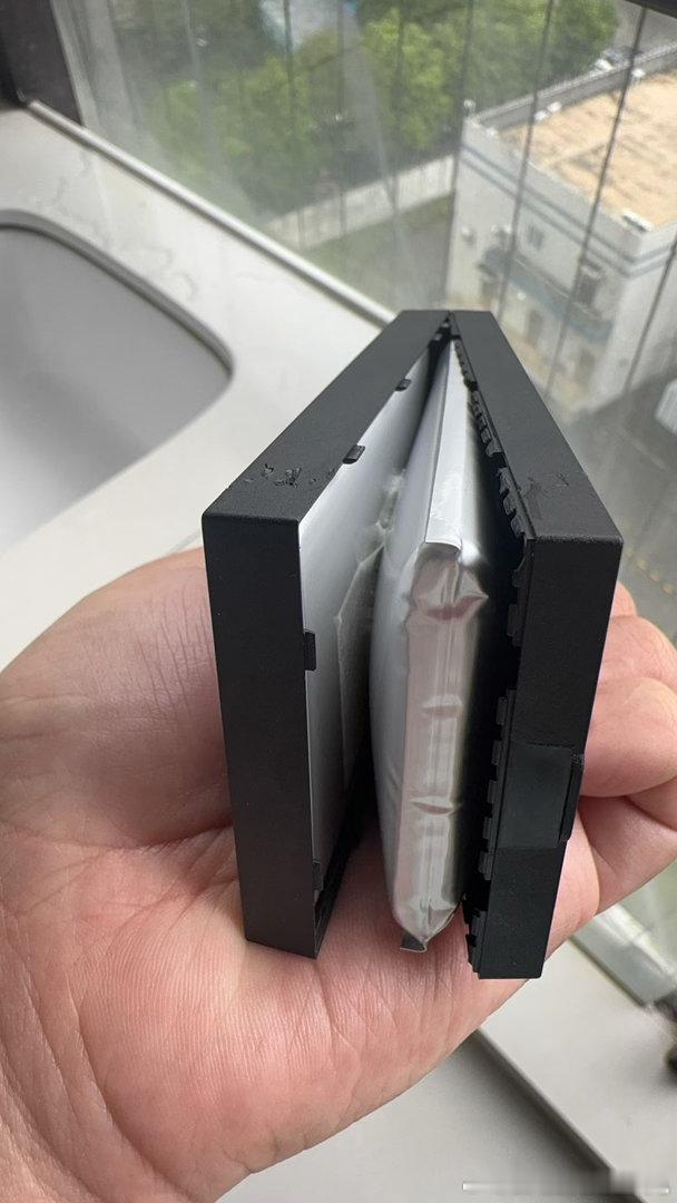 问一下，这个电池会爆炸吗？家里的指纹锁突然打不开了，以为没电了，给他换电池结果电