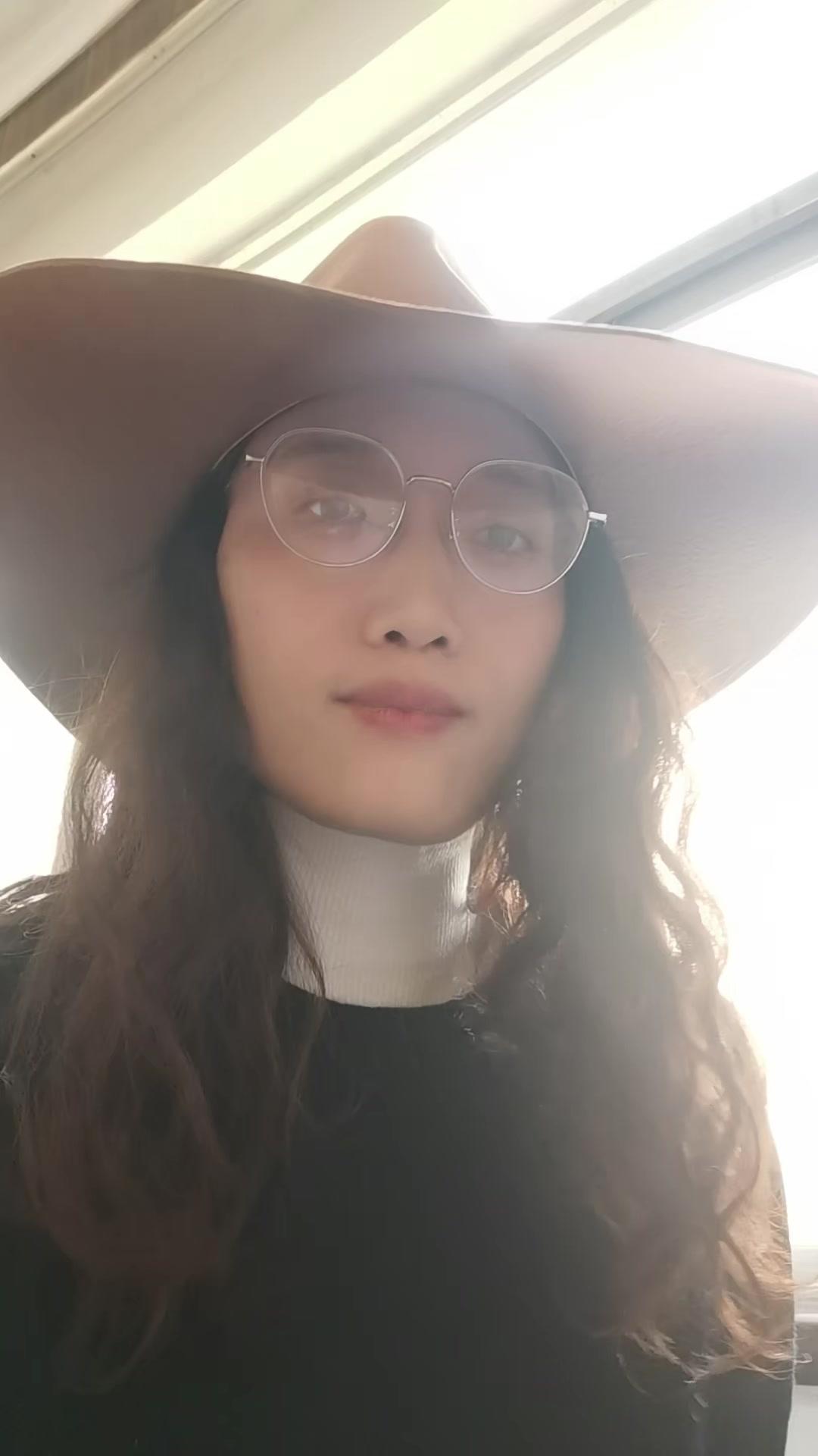 帮小船西催个女朋友！最近看了个切片，小船西说自己一个人在北京租房，歇班超过三天就