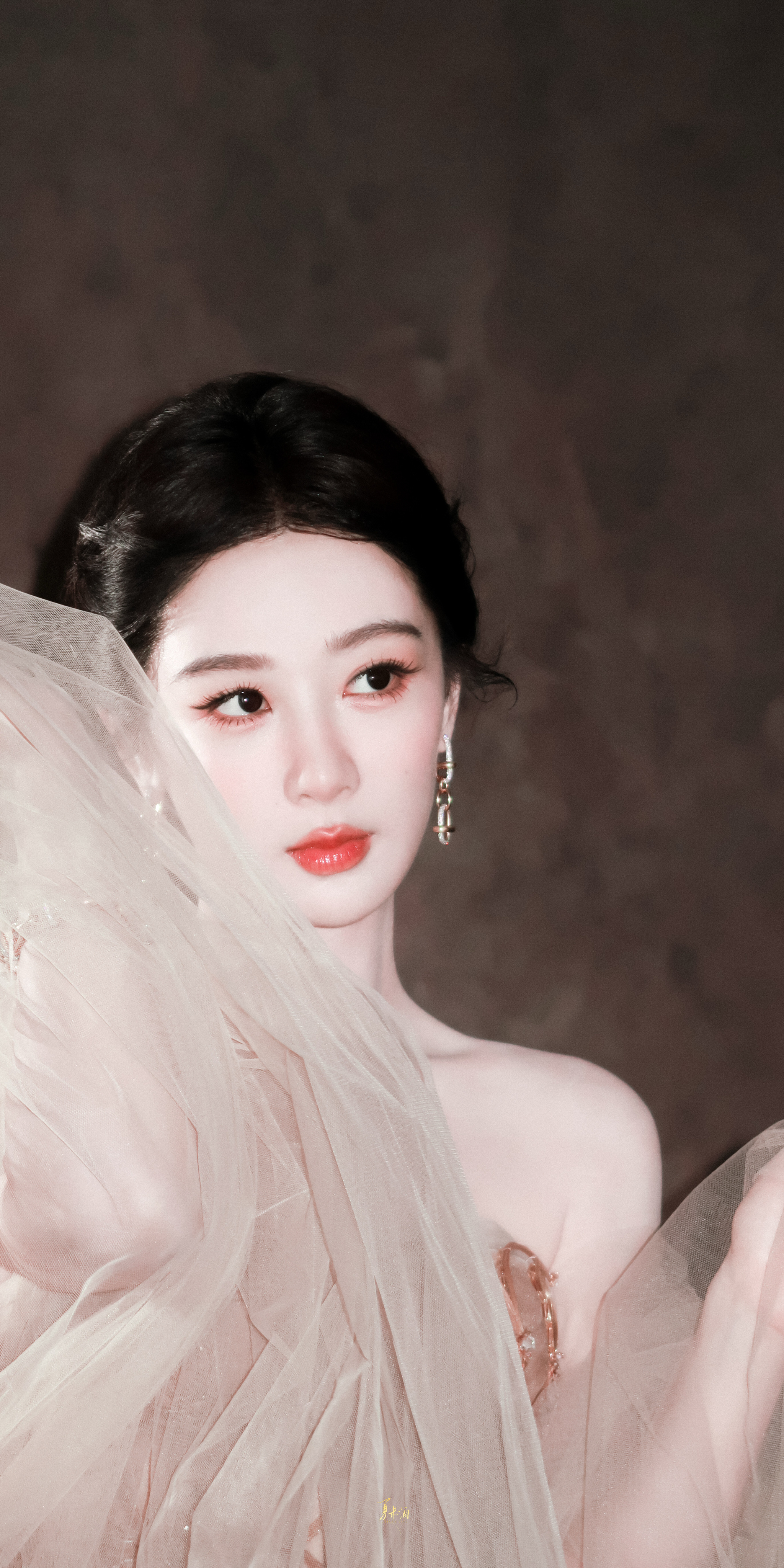 杨紫.白瓷瓶 