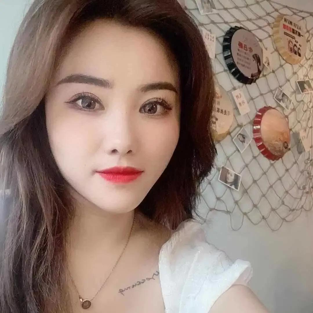 我和哥哥弟弟守在我爸的病床前，眼睁睁看着医生把维持生命的药停止了，我们知道，爸爸