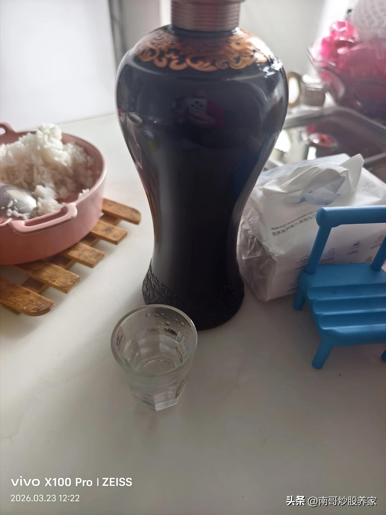 平时心情好的时候，半斤晃晃悠悠也没有问题。今天这是咋了，1两的杯子，第二杯完全没