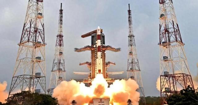 印度为了压中国一头，赶在中国发射火箭前一天的1月12日，发射了印度的一箭十六星火