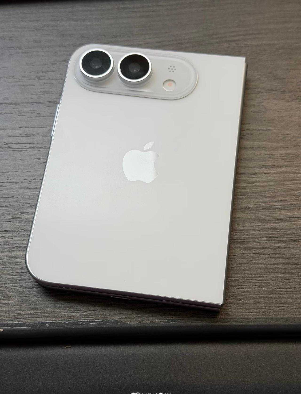 iPhone Ultra如加价买，我不会跟。折叠屏对苹果来说确实是一次新形态尝试