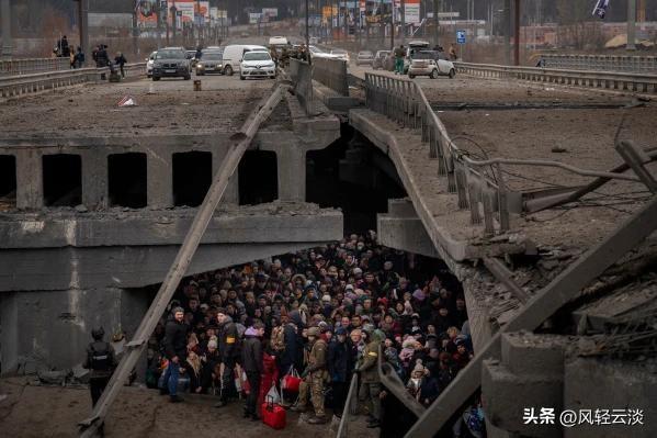 客观来看，俄乌冲突走到现在，对两国都是一场深度消耗，没有一方能全身而退。
 
乌