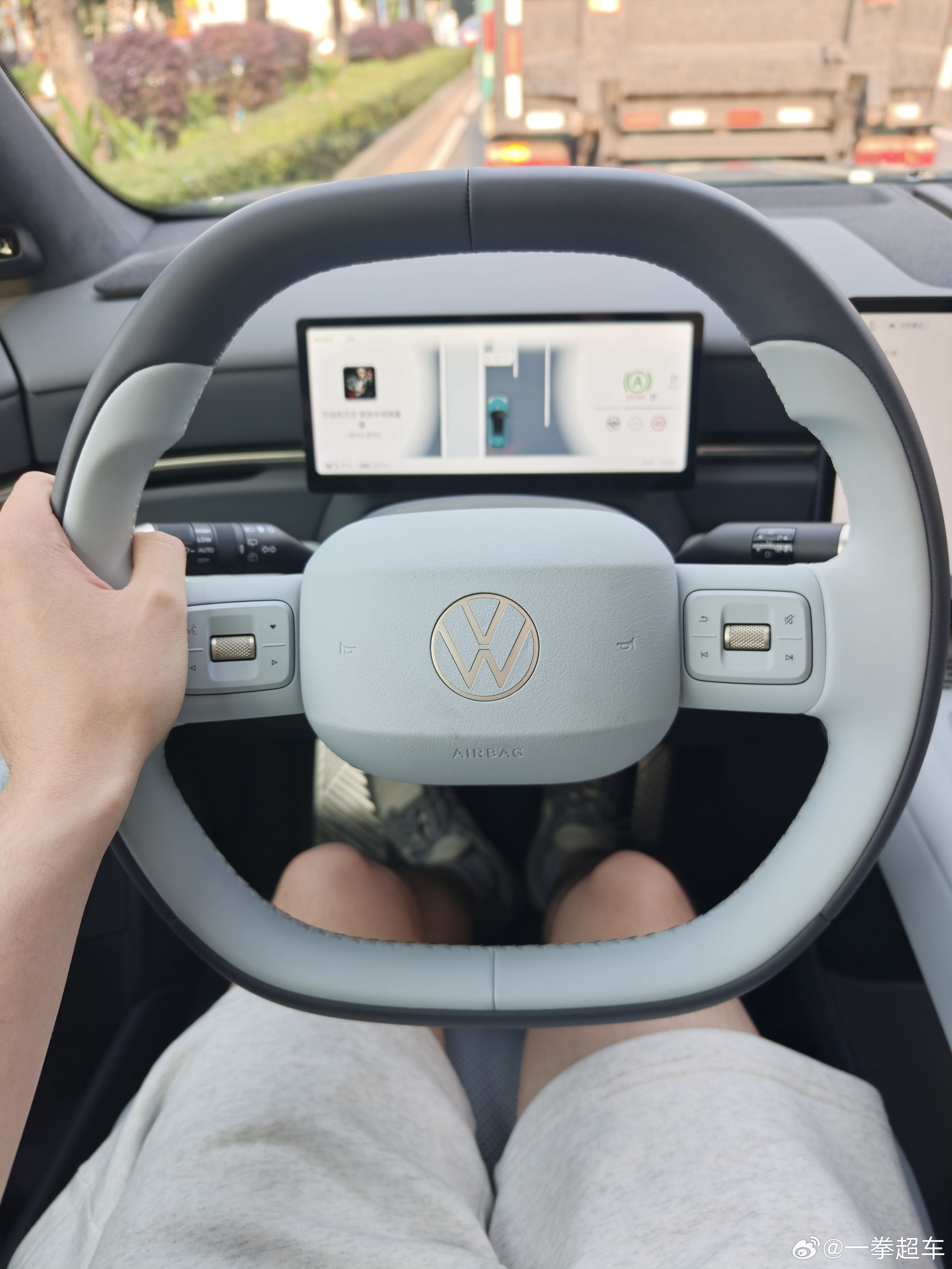 与众08的操控真的强到离谱呀，很难想象一辆5米长的大suv能有这种操控表现