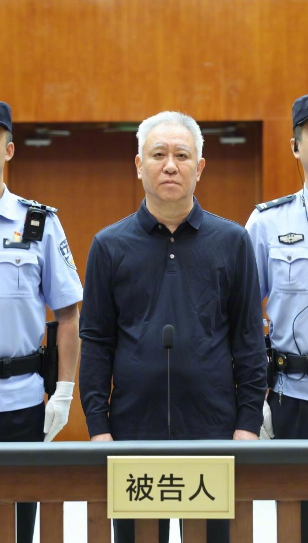 许家印也是命好，非法吸收公众存款和集资诈骗罪取消了死刑，嚯嚯这么多钱，判了和无期