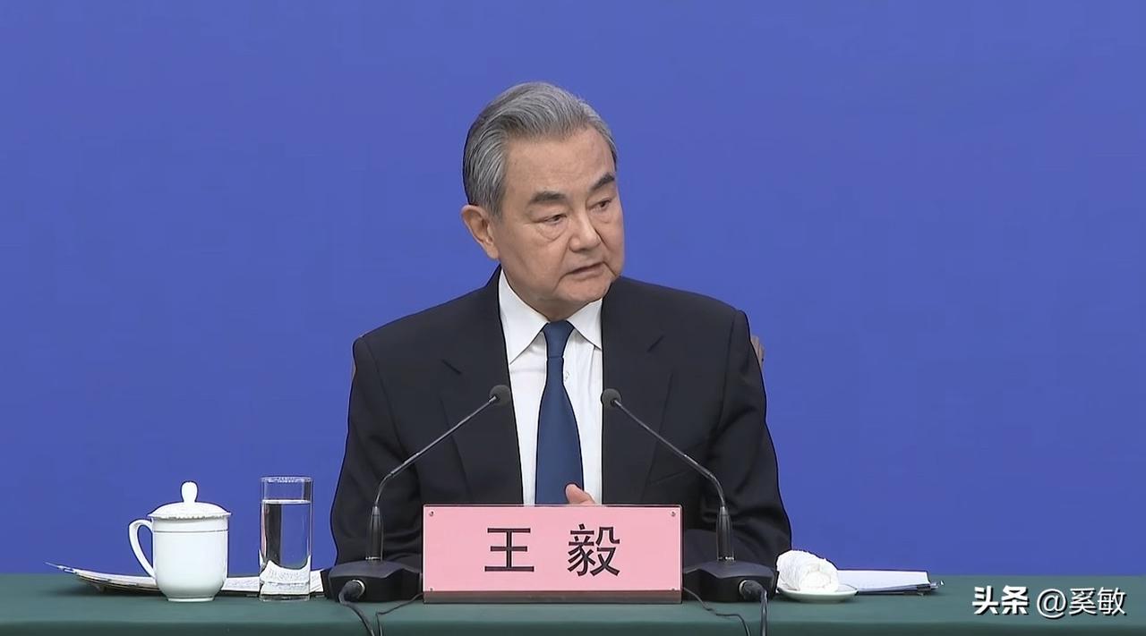 中俄稳了，王毅表态
3月8日，中国外交部长王毅在两会记者会上谈及中俄关系。
他表