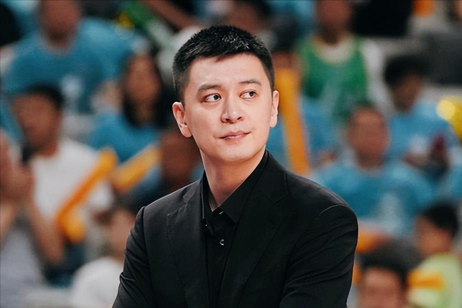 杨鸣早就说，下赛季是辽宁队存亡关键季。
-
辽宁这次季后赛输得彻底，核心阵容老化