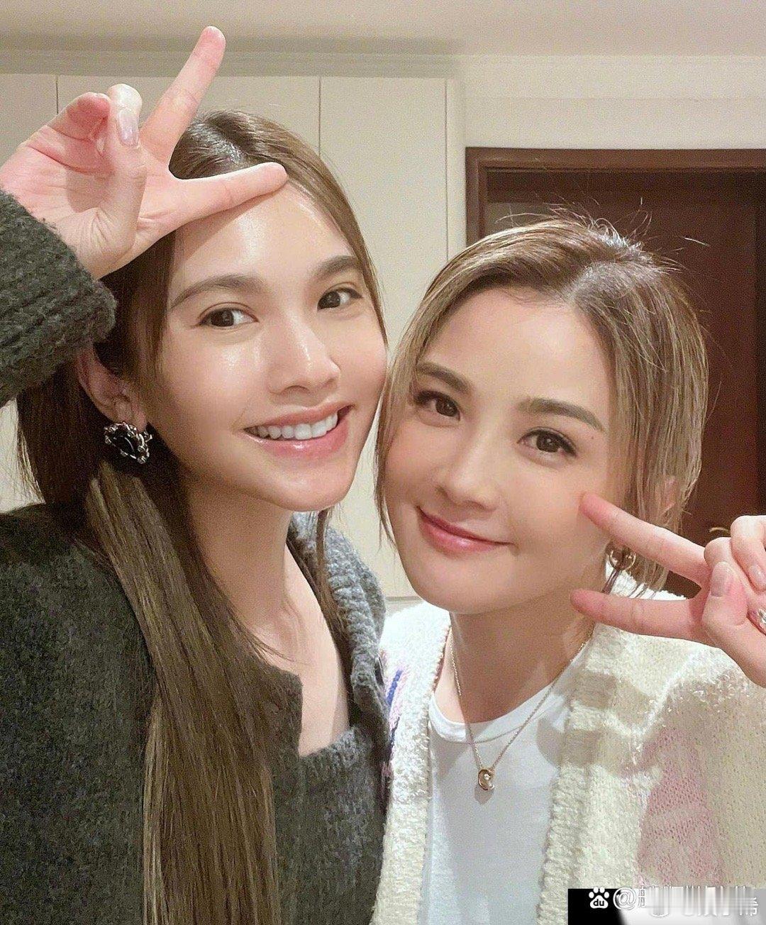84年的杨丞琳和82年的蔡卓妍，咋很十几年的样子没啥差别啊。岁月的杀猪刀呢，不公