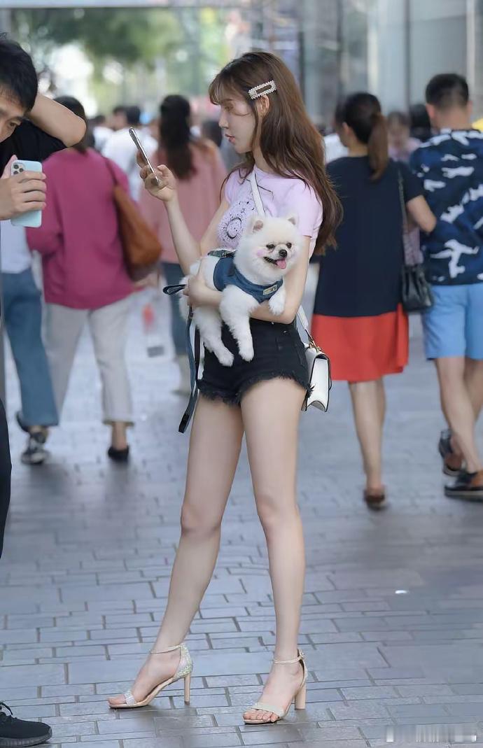 逛街看到的最漂亮的女孩子了！ ​​​