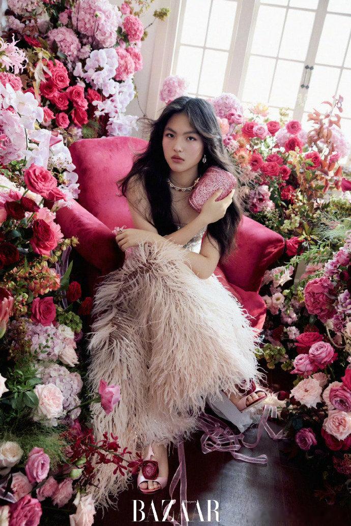 王诗龄的脚p错了刷到王诗龄芭莎 P 图的小插曲，居然 P 了两只右脚，还好网友眼
