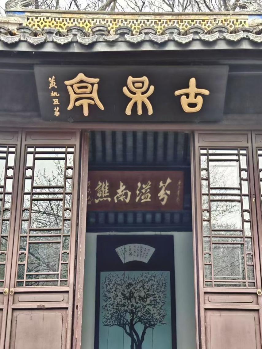 小时候总盼着快点长大，总觉得大人的世界特潇洒，能自己挣钱，能随便买零食，能不用听