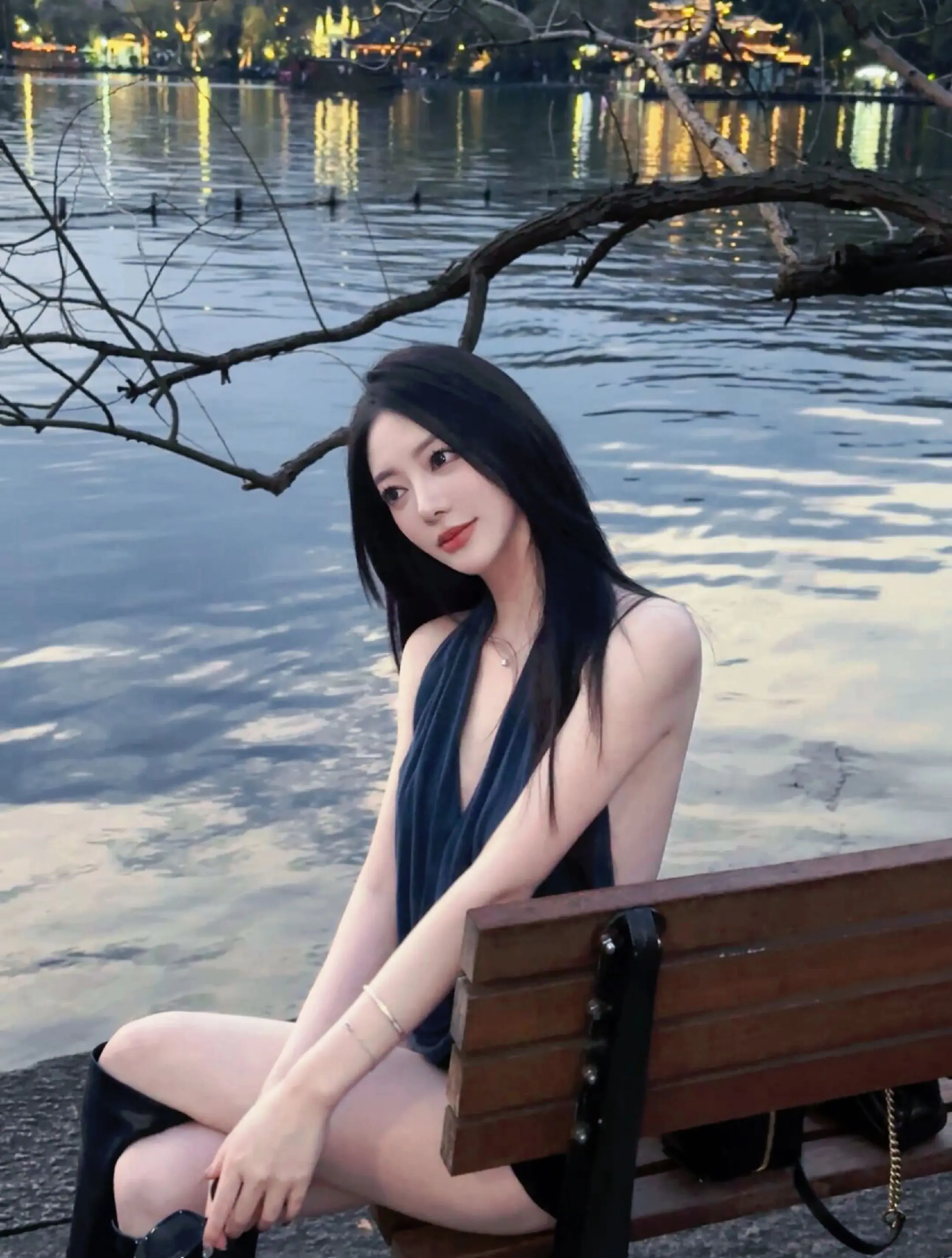 今年三八妇女节的广告语是，爱自己才是终身浪漫的开始，只要皱纹不长在心里...