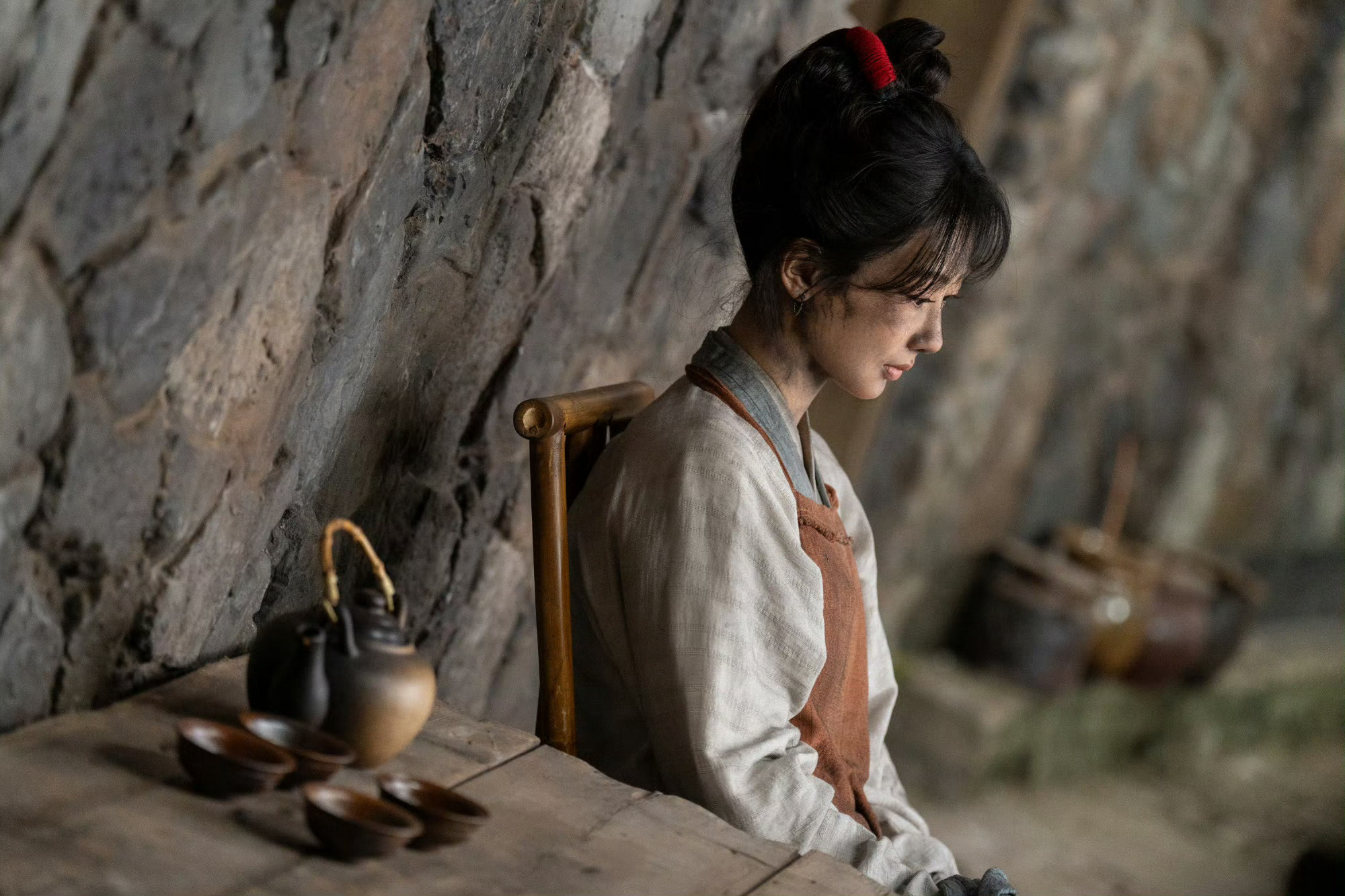 杨紫家业神之20秒这段20秒无台词戏份冲击力拉🈵红着眼眶沉静动容，和初见时模样