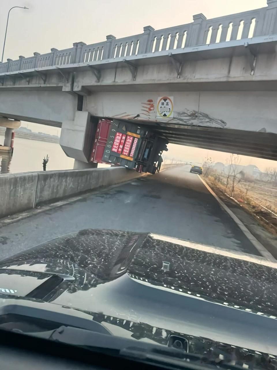 实在没想明白怎么进去的
